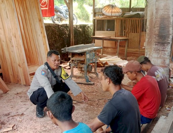 Bhabinkamtibmas Polres Manggarai Laksanakan Sambang dan Patroli Dialogis di Dusun Watu Miteng