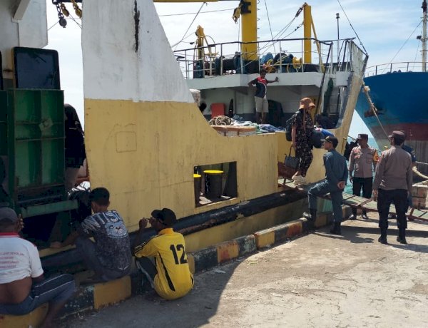 KP3 LAUT REO LAKSANAKAN PENGAMANAN KEDATANGAN KAPAL PENUMPANG KM MALOLI DI PELABUHAN REO