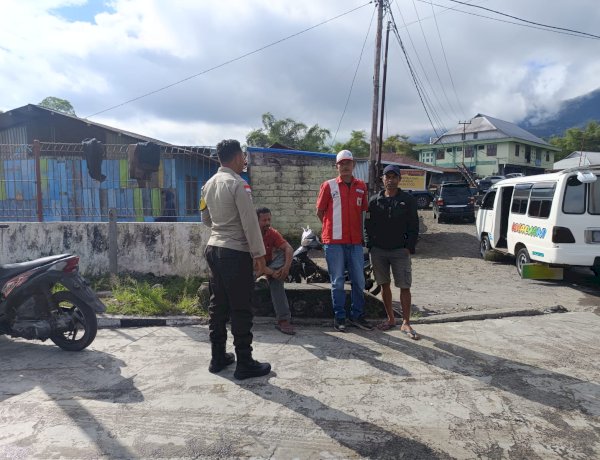 Bhabinkamtibmas Kelurahan Carep Laksanakan Patroli dan Sambang di SPBU Carep, Imbau Sopir Tertib Antrean Demi Kelancaran Arus Lalu Lintas