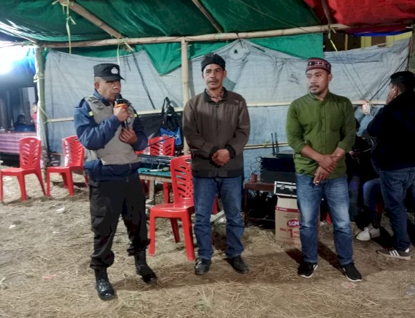 Bhabinkamtibmas Kecamatan Lelak Laksanakan Patroli dan Himbauan Kamtibmas pada Acara Pesta Sekolah di Desa Lentang