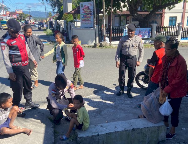 PATROLI PERINTIS PRESISI SAT SAMAPTA POLRES MANGGARAI HADIRKAN RASA AMAN BAGI UMAT NASRANI YANG MELAKSANAKAN IBADAH MINGGU