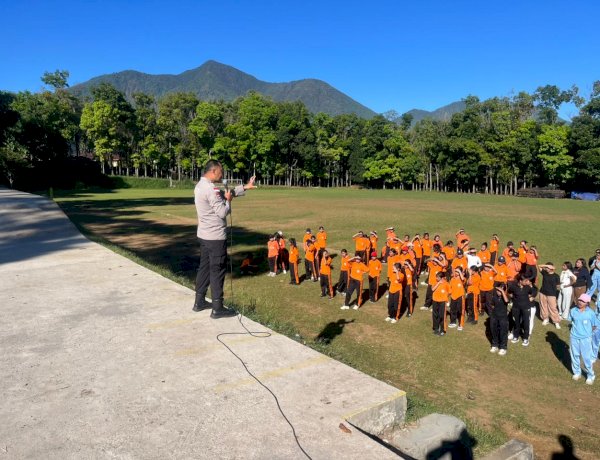 Sat Binmas Polres Manggarai Tanamkan Disiplin dan Kesadaran Hukum Melalui Sosialisasi Binpolmas dan Pelatihan PBB bagi Mahasiswa Unika Santu Paulus Ruteng