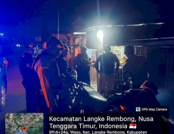 JAGA KAMTIBMAS TETAP KONDUSIF, PATROLI PERINTIS PRESISI SAT SAMAPTA POLRES MANGGARAI HADIR DI MALAM HARI SISIR WILAYAH RAWAN KRIMINALITAS