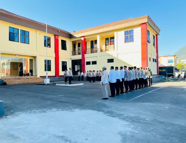 WAKA POLRES MANGGARAI TEGASKAN DISIPLIN DAN PENINGKATAN PELAYANAN POLRI MENYAMBUT HARI BHAYANGKARA KE-80