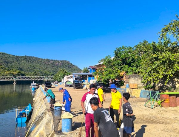 MENYAMBUT HARI BHAYANGKARA KE-80, SAT POLAIRUD POLRES MANGGARAI  POLDA NTT, GELAR BAKTI SOSIAL BERSIHKAN PANTAI DAN SUNGAI BERSAMA MASYARAKAT