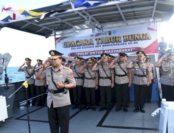 Peringati Hari Bhayangkara ke-80, Kapolda NTT Pimpin Upacara Tabur Bunga di Perairan Bolok Kupang*