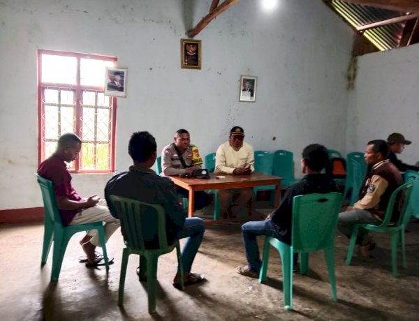 Bhabinkamtibmas Polres Manggarai Perkuat Sinergi dengan Pemerintah Kecamatan untuk Petakan Kerawanan Kamtibmas Jelang Pilkades