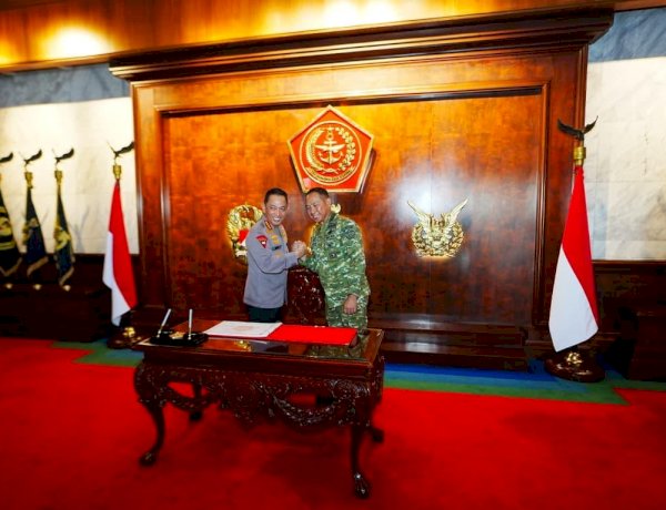Kapolri Perkuat Soliditas TNI-Polri Lewat Silaturahmi dengan Panglima TNI di Mabes TNI*