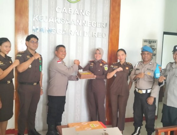 PERKUAT SINERGITAS ANTAR-LEMBAGA, KAPOLSEK REO POLRES MANGGARAI SILATURAHMI KE KANTOR KEJAKSAAN NEGERI MANGGARAI DI REO