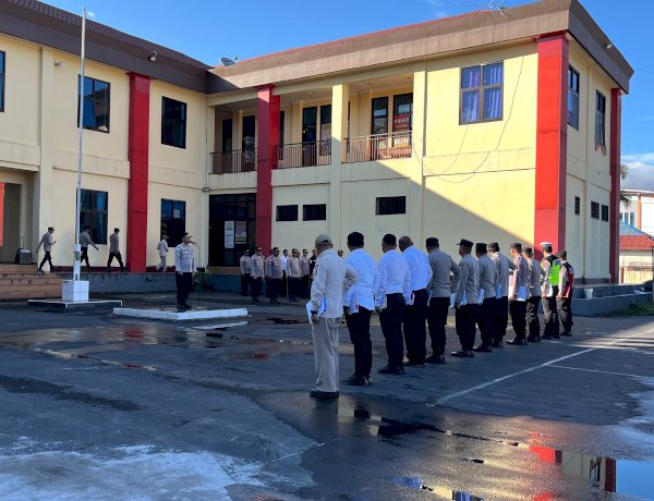 PENGABDIAN POLRI YANG PRESISI TERUS DIKUATKAN, WAKA POLRES MANGGARAI PIMPIN APEL PAGI, TEKANKAN PENTINGNYA MENJAGA KESEHATAN DAN KEBERSIHAN MAKO
