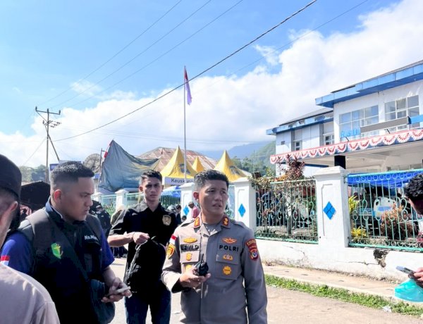 KAPOLRES MANGGARAI TERJUN LANGSUNG KE LOKASI TERDAMPAK GEMPA, INSTRUKSIKAN PERSONEL UTAMAKAN EVAKUASI KORBAN