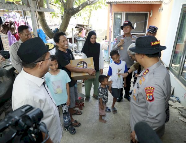 Kapolda NTT Tinjau Rumah Warga Terdampak Gempa, Salurkan Bantuan Sosial*