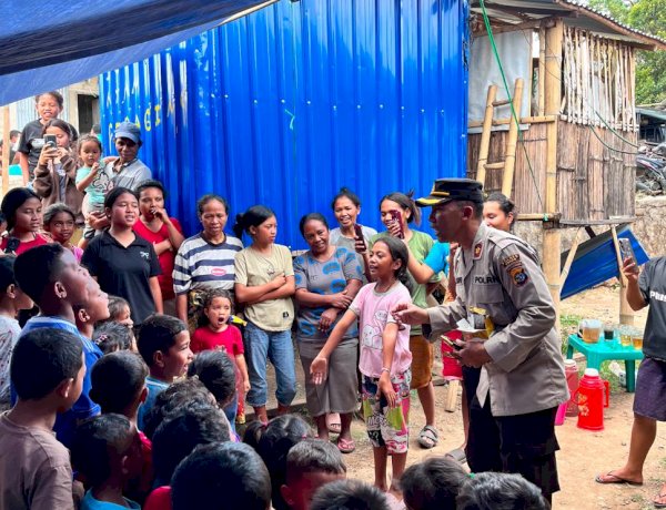 Polres Manggarai Hadir di Pelosok, Berikan Trauma Healing kepada Anak-Anak Korban Gempa
