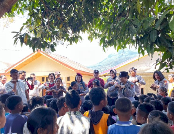 Hadir dan Peduli, Polres Manggarai Ciptakan Keceriaan bagi Anak-Anak Penyintas Gempa
