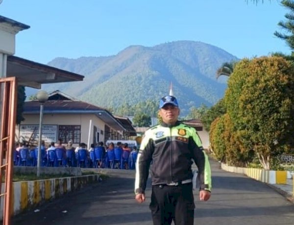 PENGABDIAN  TULUS DAN IKLAS TANPA KENAL LELAH, PERSONEL POLRES MANGGARAI TETAP KONSISTEN AMANKAN IBADAH UMAT NASRANI