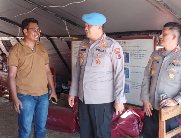 KABIDPROPAM POLDA NTT LAKUKAN PENGAWASAN PERSONEL DI POSKO PENGUNGSIAN BARANG KOLO