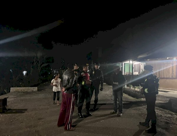 Sat Samapta Polres Manggarai Patroli Pasca Gempa, Imbau Warga Pengungsian Tetap Waspada