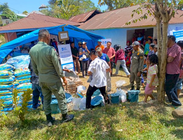 Polres Manggarai Kawal dan Amankan Pendistribusian Bantuan Islamic Relief Germany bagi Warga Terdampak Gempa di Cibal Barat