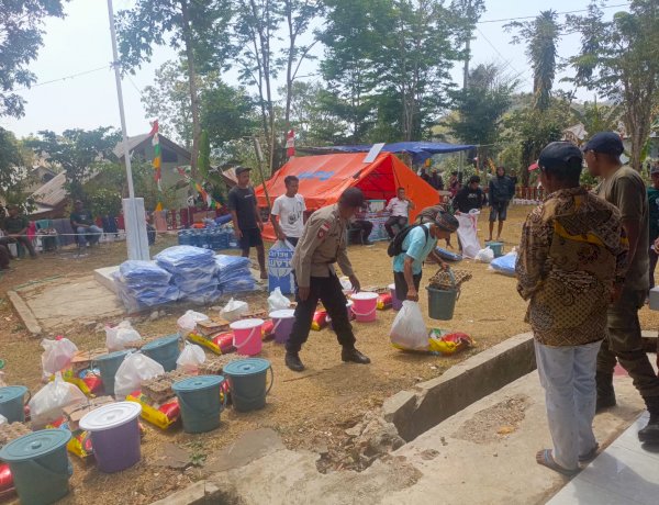 Kawal Penyaluran Bantuan Gempa, Kapospol Cibal Barat Bantu Distribusi Donasi Islamic Relief Germany