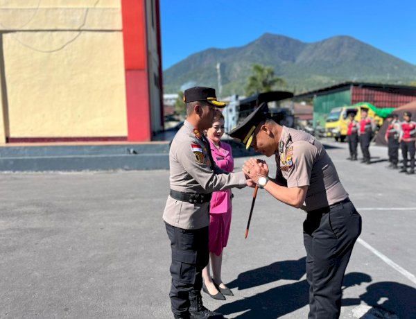 Upacara Kenaikan Pangkat Pengabdian, Kapolres Manggarai Pimpin Penghormatan atas Dedikasi Kompol Gusti Putu Sabanugraha