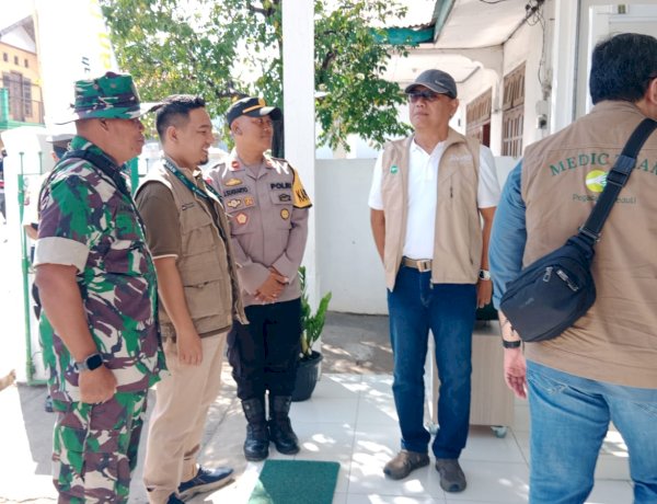 Polsek Reo Kawal Kedatangan Pejabat Pegadaian dan Salurkan Bantuan untuk Bayi Pengungsi Gempa
