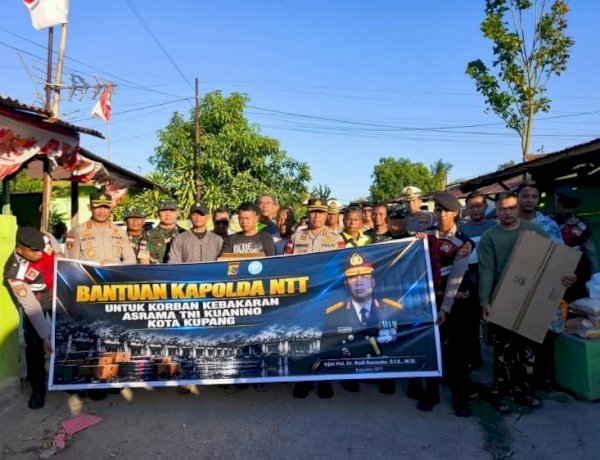Polri Peduli, Kapolda NTT Salurkan Bantuan untuk 9 Keluarga TNI AD Terdampak Kebakaran Asrama Kuanino*