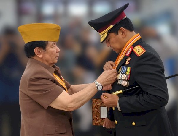 Terima Bintang Kehormatan LVRI, Kapolda NTT: Ini Amanah untuk Terus Memupuk Nasionalisme dan Persaudaraan*