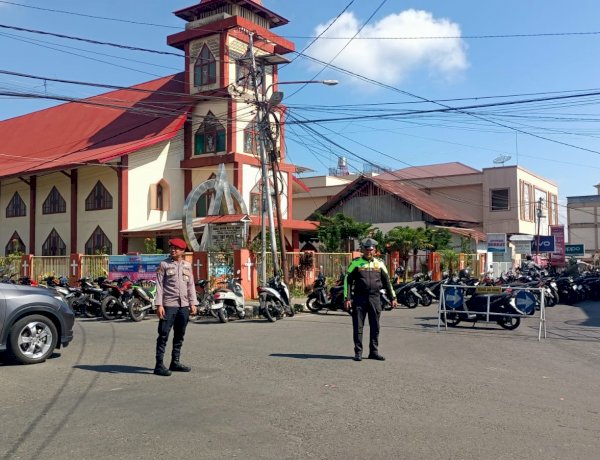 Polres Manggarai Laksanakan Pengamanan Ibadah Hari Minggu di Sejumlah Gereja, Wujud Kehadiran Polri Berikan Rasa Aman kepada Umat