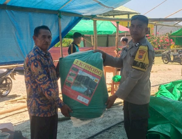 Kapolres Manggarai Salurkan Bantuan Terpal ke MAN 1 Manggarai, Pastikan Kegiatan Belajar Mengajar Berjalan Aman Pascagempa