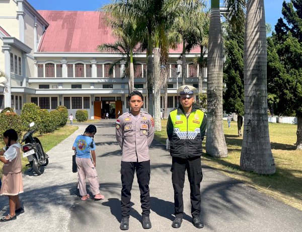 Polres Manggarai Laksanakan Pengamanan Ibadah Hari Minggu di Sejumlah Gereja dalam Wilayah Hukumnya