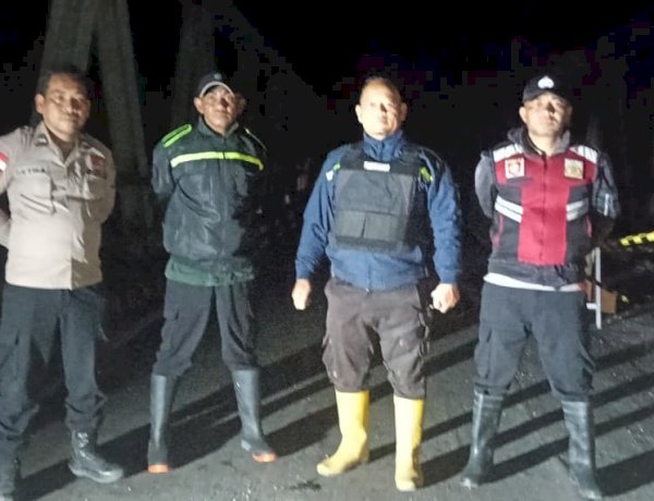 Polres Manggarai Amankan Perbaikan Jembatan Wae Pesi, Pastikan Jalur Reo–Ruteng Tetap Aman dan Kondusif