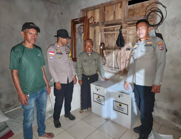 POLSEK SATARMESE LAKSANAKAN PENGECEKAN DAN PENGAMANAN LOGISTIK PILKADES DESA PAPANG, PASTIKAN SITUASI TETAP AMAN DAN KONDUSIF