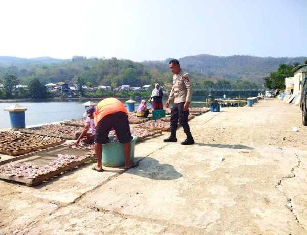 Satpolairud Polres Manggarai Gelar Patroli KRYD di Pesisir Wae Pesi, Imbau Nelayan Waspadai Gempa Susulan dan Potensi Tsunami