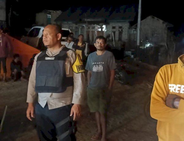 Perkuat Sinergi dan Kepedulian Sosial, Bhabinkamtibmas Cibal Kawal Kegiatan Relawan Bersama Warga Pengungsian