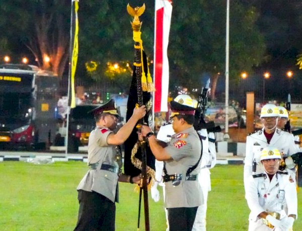 Penyerahan Pataka Catya Turangga Wira Sakti Tandai Pergantian Kepemimpinan Polda NTT dari Komjen Pol. Dr. Rudi Darmoko, S.I.K., M.Si. kepada Irjen Pol. Reza Arief Dewanto, S.I.K.*