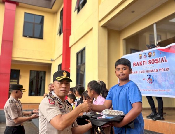 SAMBUT HUT KE-75 HUMAS POLRI, POLRES MANGGARAI HADIRKAN SEMANGAT BELAJAR BAGI ANAK RBC MELALUI BANTUAN SEPATU DAN PERLENGKAPAN SEKOLAH