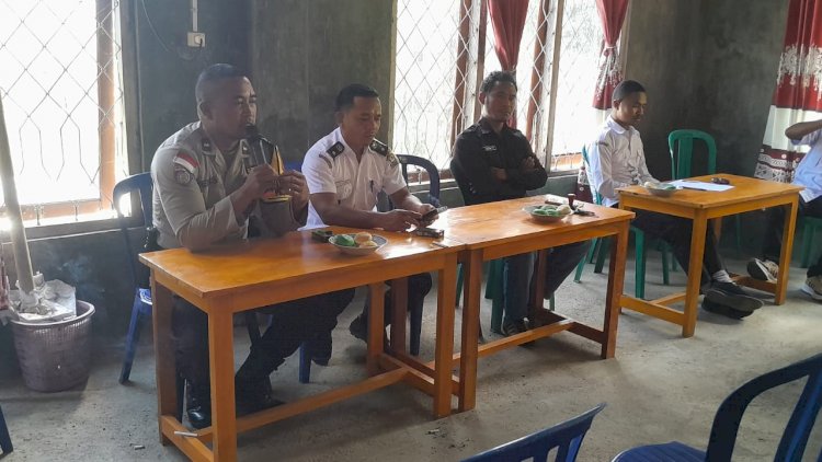 Bhabinkamtibmas-Desa-Buar-Hadiri-Rapat-Penetapan-APBDes-Benteng-Tubi-Tahun-2026