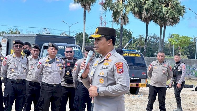 *Kapolda-NTT-Beri-Motivasi-Personel-Ditsamapta-Saat-Simulasi-Pengendalian-Massa*