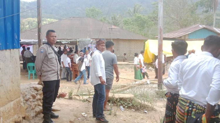 Bhabinkamtibmas-Wae-Ri’i-Amankan-Kegiatan-Kampanye-Calon-Kepala-Desa-Wae-Mulu