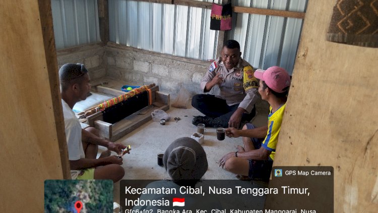 CEGAH-PERJUDIAN-ONLINE-DAN-PENIPUAN-DIGITAL,-BHABINKAMTIBMAS-POLSEK-CIBAL-BARAT-SAMBANG-WARGA-SAMPAIKAN-EDUKASI-KAMTIBMAS