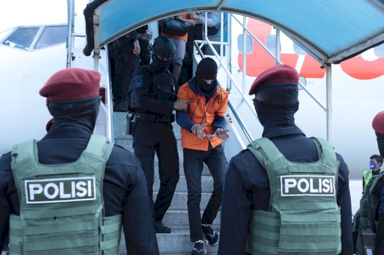 26 Terduga Teroris Yang Diterbangkan Dari Makassar Ditahan Di Cikeas