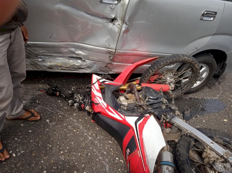 Kecelakaan Lalu Lintas Honda CRF Vs Toyota Avansa