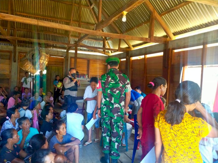 Pengamanan Vaksinasi Massal Oleh Bhabinkamtibmas Dan Bhabinsa Desa Rado