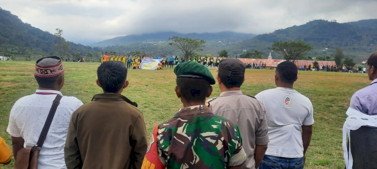 Bhabinkamtibmas Kecamatan Lelak Amankan Pertandingan Sepak Bola
