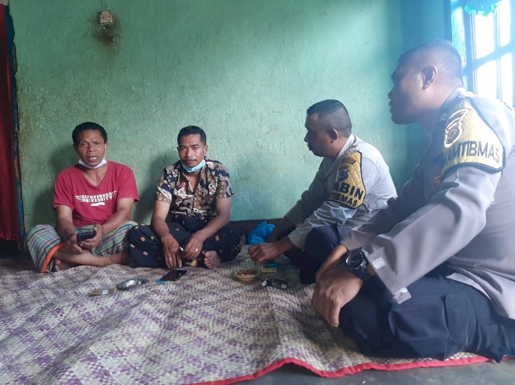 Petugas Bhabinkamtibmas Melakukan Patroli Dialogis di Wilayah Golo Lando, Desa Lentang, Kecamatan Lelak, Kabupaten Manggarai
