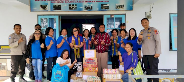 Binmas Polres Manggarai dampingi kegiatan Kunjungan Bakti Sosial dalam rangka Memperingati Hut WKRI ke-99