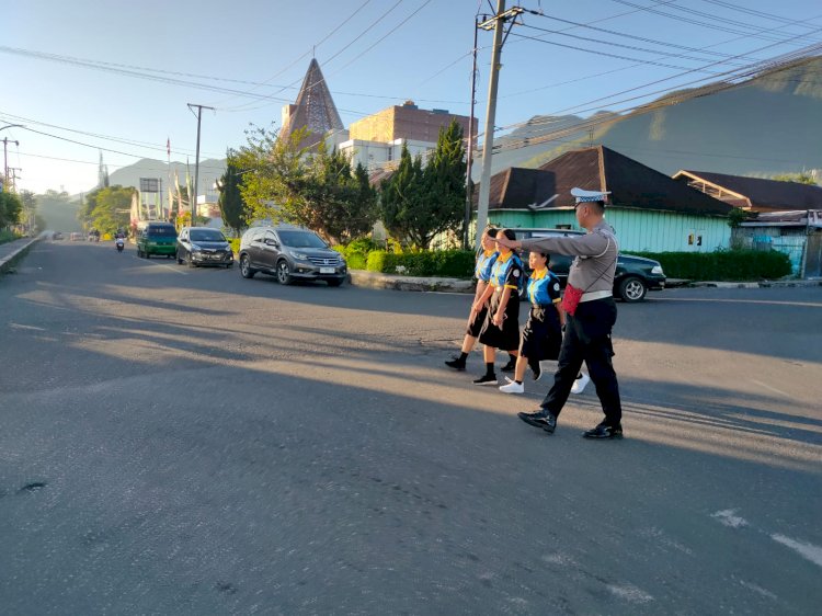 Giat Pamturlalin Satuan Lalu Lintas Polres Manggarai, Tingkatkan Keamanan Pejalan Kaki di Sekitar Kota Ruteng