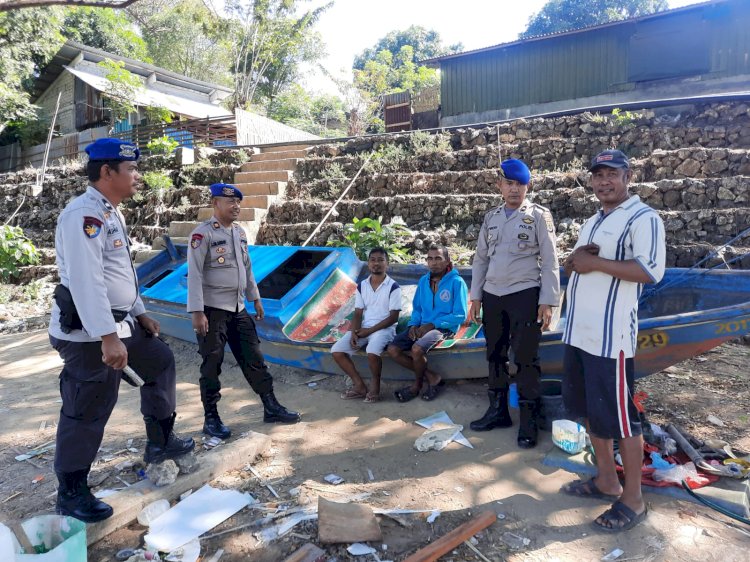 Kasat Polairud Polres Manggarai Himbau Keselamatan Laut dan Keamanan Masyarakat dalam Sambang di Kampung Nanga