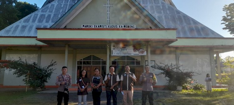 Polres Manggarai Menjamin Keamanan dan Kenyamanan Umat dalam Melaksanakan Ibadah Minggu di Gereja-gereja di Kecamatan Langke Rembong, Kabupaten Manggarai