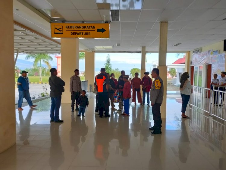 Pospol KP3 Udara Amankan Kegiatan Penerbangan di Bandara Frans Sales Lega Ruteng